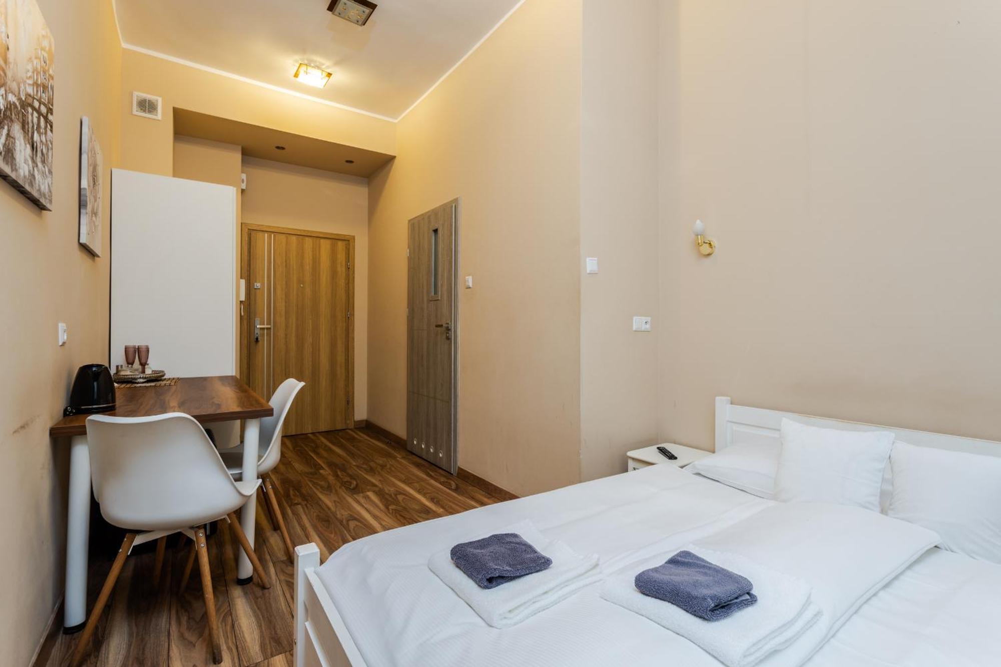 Functional And Comfortable Very Berry Studios In Poznan By Noclegi Renters Bagian luar foto